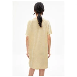 ARMEDANGELS - Women's Chaaru Lovely Stripes - Robe 10 ARMEDANGELS - Women's Chaaru Lovely Stripes - Robe -Maloja Magasi armedangels womens chaaru lovely stripes robe detail 3