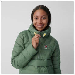 FJÄLLRÄVEN Fjällräven - Women's Expedition Pack Down Anorak - Pull En Duvet 11 FJÄLLRÄVEN Fjällräven - Women's Expedition Pack Down Anorak - Pull En Duvet -Maloja Magasi fjaellraeven womens expedition pack down anorak pull en duvet detail 4