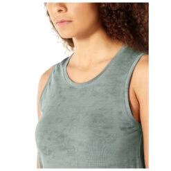 Icebreaker - Women's Yanni Sleeveless Dress - Robe -Maloja Magasi icebreaker womens yanni sleeveless dress robe detail 5