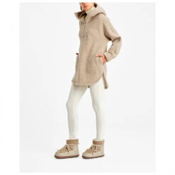 We Norwegians - Women's Alta Shearling Hoodie - Sweat à Capuche 11 We Norwegians - Women's Alta Shearling Hoodie - Sweat à Capuche -Maloja Magasi we norwegians womens alta shearling hoodie sweat a capuche detail 5